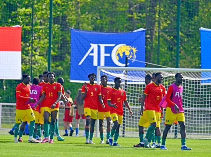 CLAIREFONTAINE-EN-YVELINES, FRANCE - MAY 09: Guinea players react after winning the Paris 2024 Olympic Games qualifier match between Indonesia U23 and Guinea U23 at Centre National du Football on May 09, 2024 in Clairefontaine-en-Yvelines, France. (Photo by Aurelien Meunier - FIFA/FIFA via Getty Images)