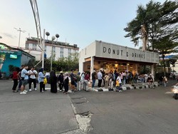 Terkuak! Pakar Beberkan Alasan Wisatawan Rela Antre Berjam-jam demi Kuliner Viral