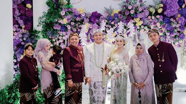 2 Adik Sambung Hadir di Pernikahan Rizky Febian dan Mahalini