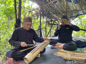 Asa Abah Mudrikah Lestarikan Kesenian Sunda di Situ Gunung Sukabumi Asa Abah Mudrikah Lestarikan Kesenian Sunda di Situ Gunung Sukabumi