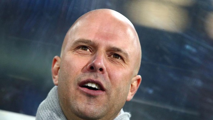 FILE PHOTO: Soccer Football - Europa League - Round of 32 Second Leg - LASK Linz v AZ Alkmaar - Linzer Stadion, Linz, Austria - February 27, 2020  AZ Alkmaar coach Arne Slot before the match   REUTERS/Lisi Niesner/File Photo