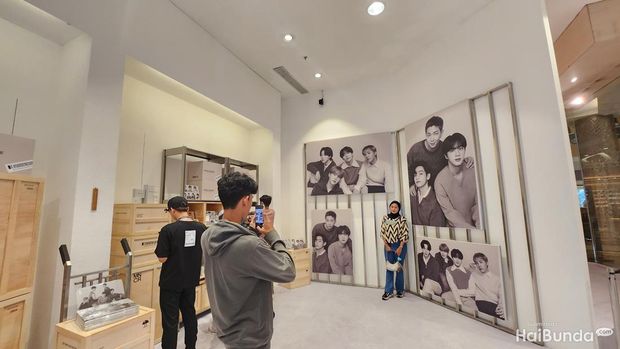 BTS Pop Up: MONOCHROME