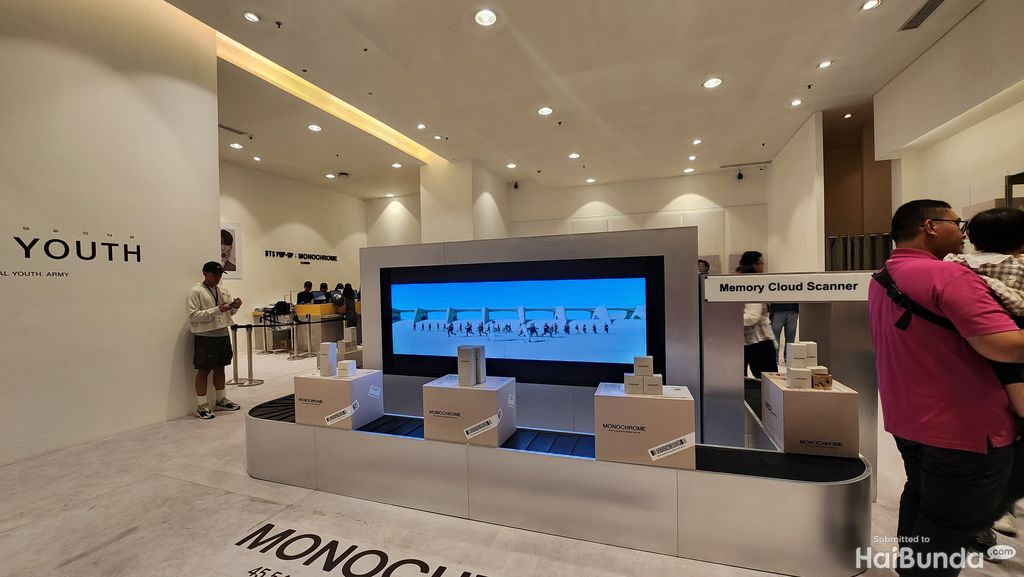 BTS Pop Up: MONOCHROME