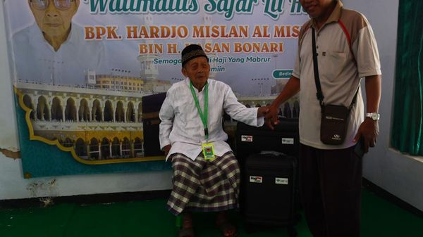 Hardjo Mislan Calon Haji Tertua Berusia 110 Tahun