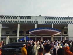 Calon Jemaah Haji Mulai Berdatangan ke Asrama Haji Pondok Gede Jaktim