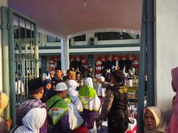 385 Calon Jemaah Haji Embarkasi Jakarta Akan Berangkat Dini Hari Nanti
