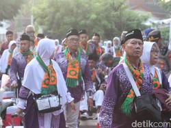 4 Kloter Calon Jemaah Haji Bojonegoro Diberangkatkan ke Asrama Haji Surabaya