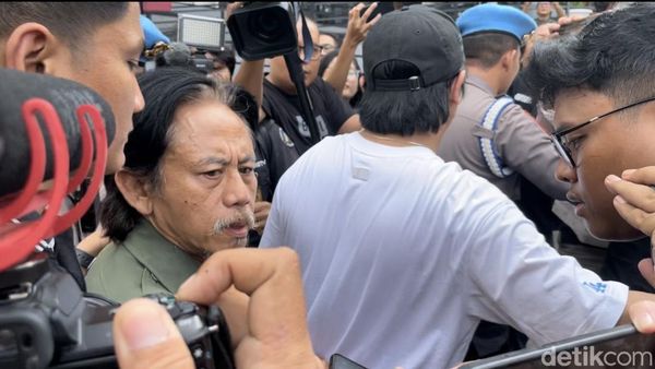 5 Potret Tampang Serius Epy Kusnandar Usai Pemeriksaan