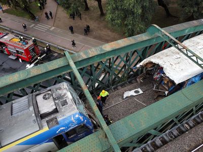 Foto Udara Tabrakan Kereta Api di Argentina