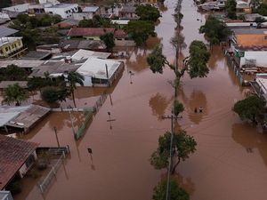 Foto Udara Terkini Banjir di Brasil
