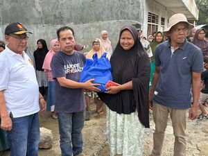 Andre Rosiade: Gerindra Kirim 500 Paket Sembako untuk Korban Banjir Sijunjung