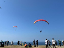 IPAC 2024, 50 Atlet Paralayang Unjuk Kebolehan di Sky Lancing Lombok