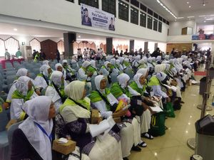 Suhu di Saudi Capai 44 Derajat, Jemaah Diimbau Kurangi Aktivitas Luar Ruangan Suhu di Saudi Capai 44 Derajat, Jemaah Diimbau Kurangi Aktivitas Luar Ruangan