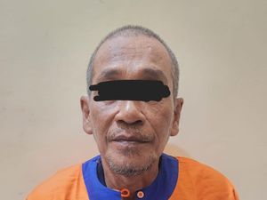Penjual Pentol Keliling Tipu Warga Lamongan Rp 167 Juta Jadi PNS Penjual Pentol Keliling Tipu Warga Lamongan Rp 167 Juta Jadi PNS