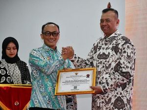 Pemilu di Sulbar Sukses, Pj Gubernur Beri Penghargaan ke Sejumlah Instansi