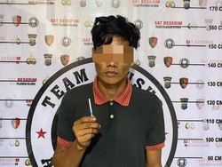 Heboh Pria Curi Besi di Bawah Jembatan Sungai Deli Siang Hari