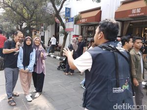 Berburu Senyum Keceriaan di Braga Lewat Lensa Kamera