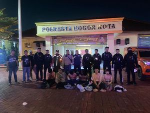 Polisi Tangkap 6 Pelaku Tawuran di Bogor, Celurit dan Pedang Disita