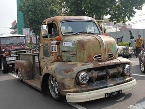 185 Mobil Kuno Unjuk Gigi di Magelang