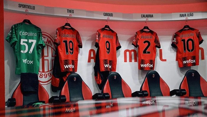 AC Milan merayakan Hari Ibu dengan cara spesial. Skuad Rossoneri mengenakan jersey dengan nama keluarga ibu mereka saat menghadapi Cagliari di San Siro.