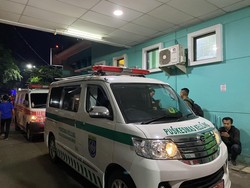 Ambulans Pemkot Depok Mulai Evakuasi Korban Kecelakaan Bus dari RSUD Subang