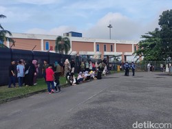 Tak Bisa Lihat Calon Jemaah Haji di SMB II Palembang, Keluarga Kecewa