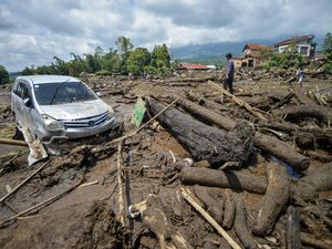 27 Orang Tewas Imbas Terjangan Banjir Bandang di Kaki Gunung Marapi