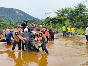 Pemkab Konawe Utara Tetapkan Status Tanggap Darurat Banjir hingga 23 Mei Pemkab Konawe Utara Tetapkan Status Tanggap Darurat Banjir hingga 23 Mei