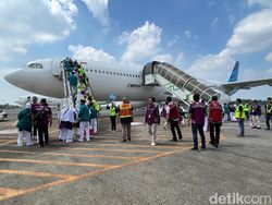 Dear Jemaah Haji, Ini 10 Tips Cegah Mabuk Udara Selama Penerbangan