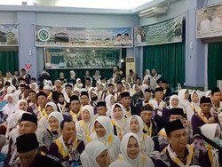 446 Calon Jemaah Haji Embarkasi Batam Berangkat ke Tanah Suci Hari Ini