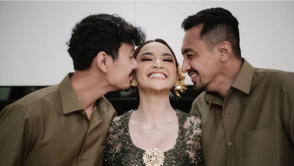7 Momen Manis Mahalini dan 2 Kakak Laki-lakinya, Jadi Sorotan di Pernikahan 7 Momen Manis Mahalini dan 2 Kakak Laki-lakinya, Jadi Sorotan di Pernikahan