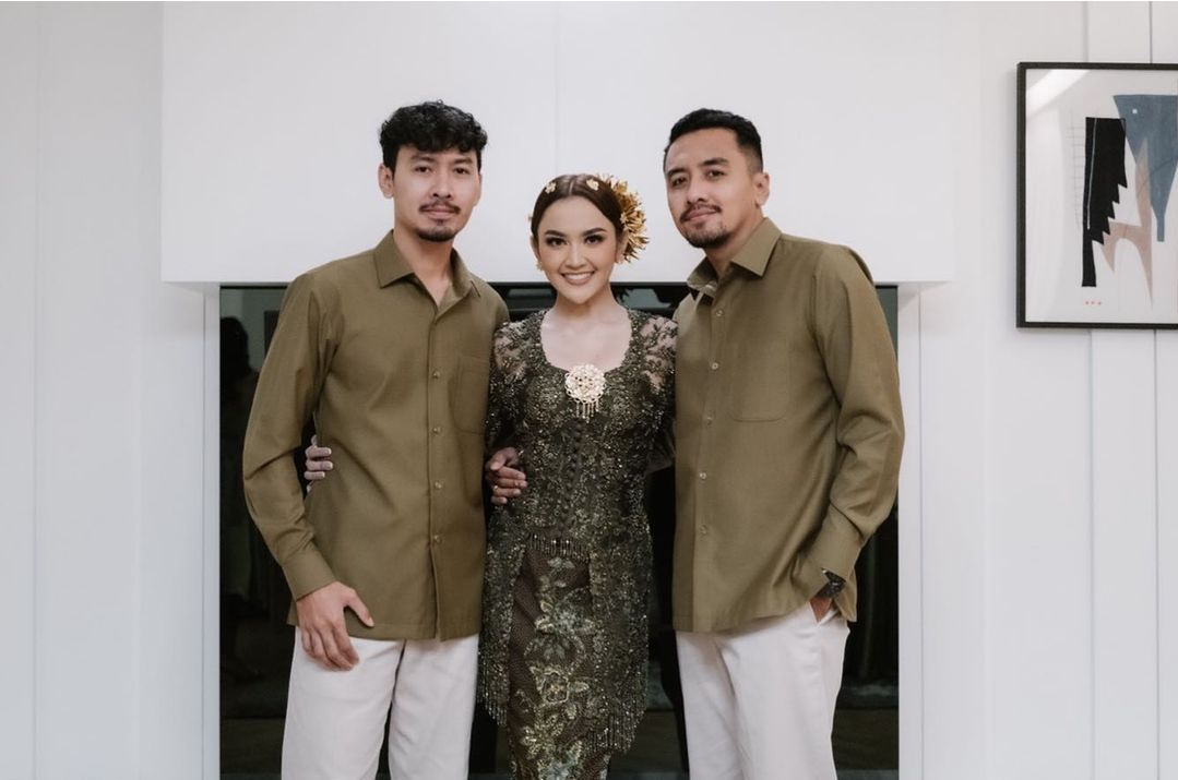 Mahalini dan dua kakaknya.