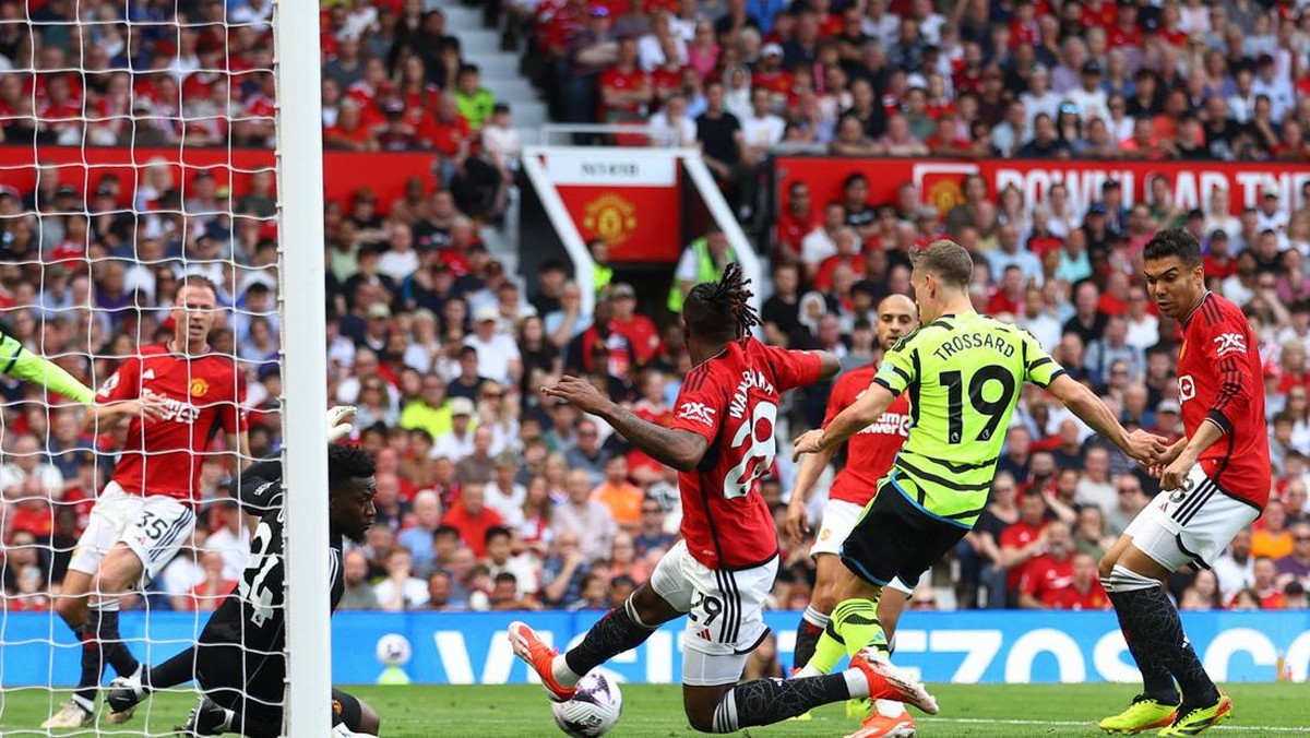 Arsenal ungguli MU 1-0 di babak pertama (REUTERS/Carl Recine)
