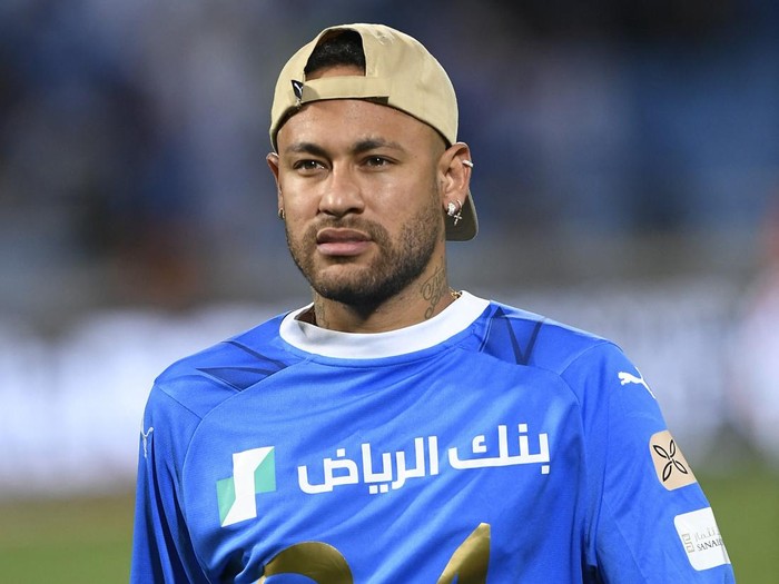 Soccer Football - Saudi Pro League - Al Hilal v Al Hazem - Prince Faisal Bin Fahd Stadium, Riyadh, Saudi Arabia - May 11, 2024 Neymar walks on the pitch after Al Hilal win the Saudi Pro League REUTERS/Stringer