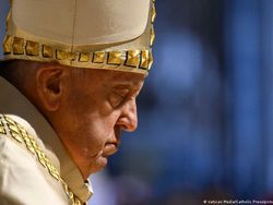 Mengapa Pope, Pemimpin Katolik Dunia Disebut Paus di Indonesia?