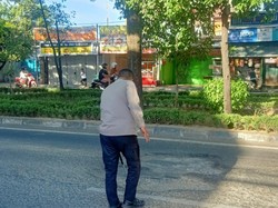 Selebgram Kecelakaan di Jalan Hertasning Makassar Usai Motor Injak Lubang