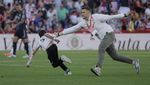 Real Madrid Dijamu Granada: Guard of Honour hingga Penyusup Lapangan