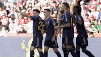 Real Madrid juga berpesta gol 4-0 di markas Granada. Foto: REUTERS/Jon Nazca