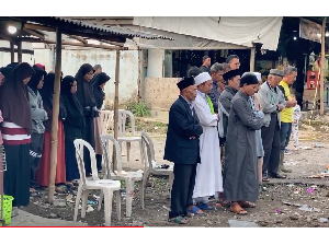 Warga Gelar Doa-Salat Gaib di TKP Kecelakaan Bus Maut di Subang