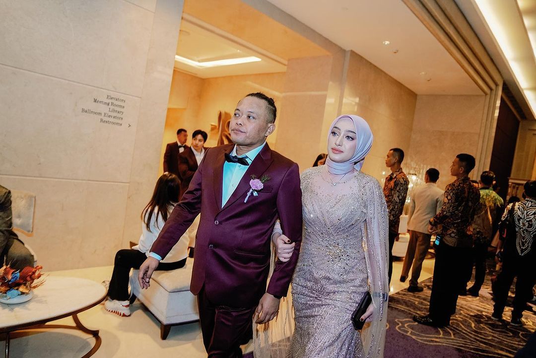 Santyka Fauziah pacar Sule di pernikahan Rizky Febian