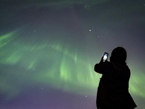 Aurora Sampai ke Indonesia Bisa Jadi Tanda Kiamat Aurora Sampai ke Indonesia Bisa Jadi Tanda Kiamat