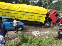 Truk Mogok di Tompo Ladang Poros Maros-Bone, Polisi Buka Tutup Lalu Lintas