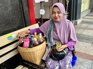 Kisah Perantauan 31 Tahun Warti Menyambung Hidup dari Jamu Gendong