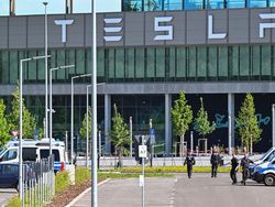 Tesla Mau PHK Karyawan Lagi!