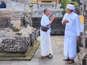 Turis India Bikin Ribut di Pura Tirta Empul, Pemangku Turun Tangan