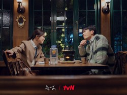 Kisah Manis Guru dan Mantan Murid Pembuat Onar di Midnight Romance in Hagwon