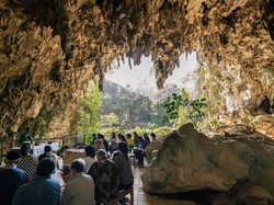 Gua Maria Tritis Gunungkidul, Tempat Ziarah dengan View Perbukitan Karst