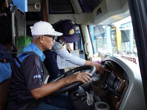 Pengusaha Bus Curhat Kesulitan Rekrut Sopir Pengusaha Bus Curhat Kesulitan Rekrut Sopir
