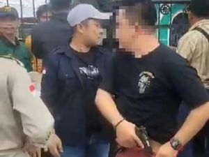 Mahasiswa Ditodong Pistol Saat Demo di Kantor PT Antam Kendari, Polisi Usut Mahasiswa Ditodong Pistol Saat Demo di Kantor PT Antam Kendari, Polisi Usut