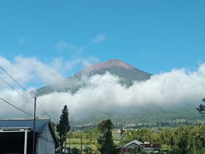 Jarak Bahaya Gunung Slamet Diperluas Jadi 3 Km! Jarak Bahaya Gunung Slamet Diperluas Jadi 3 Km!